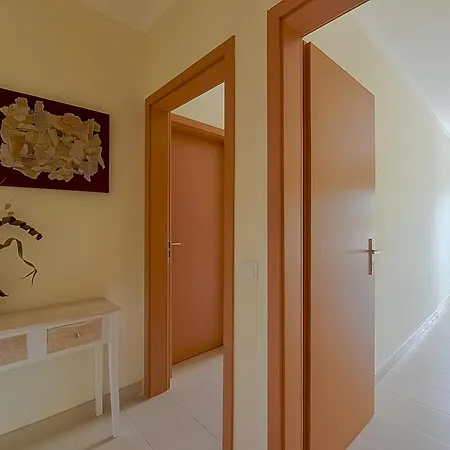 Orange Sun Apartment *